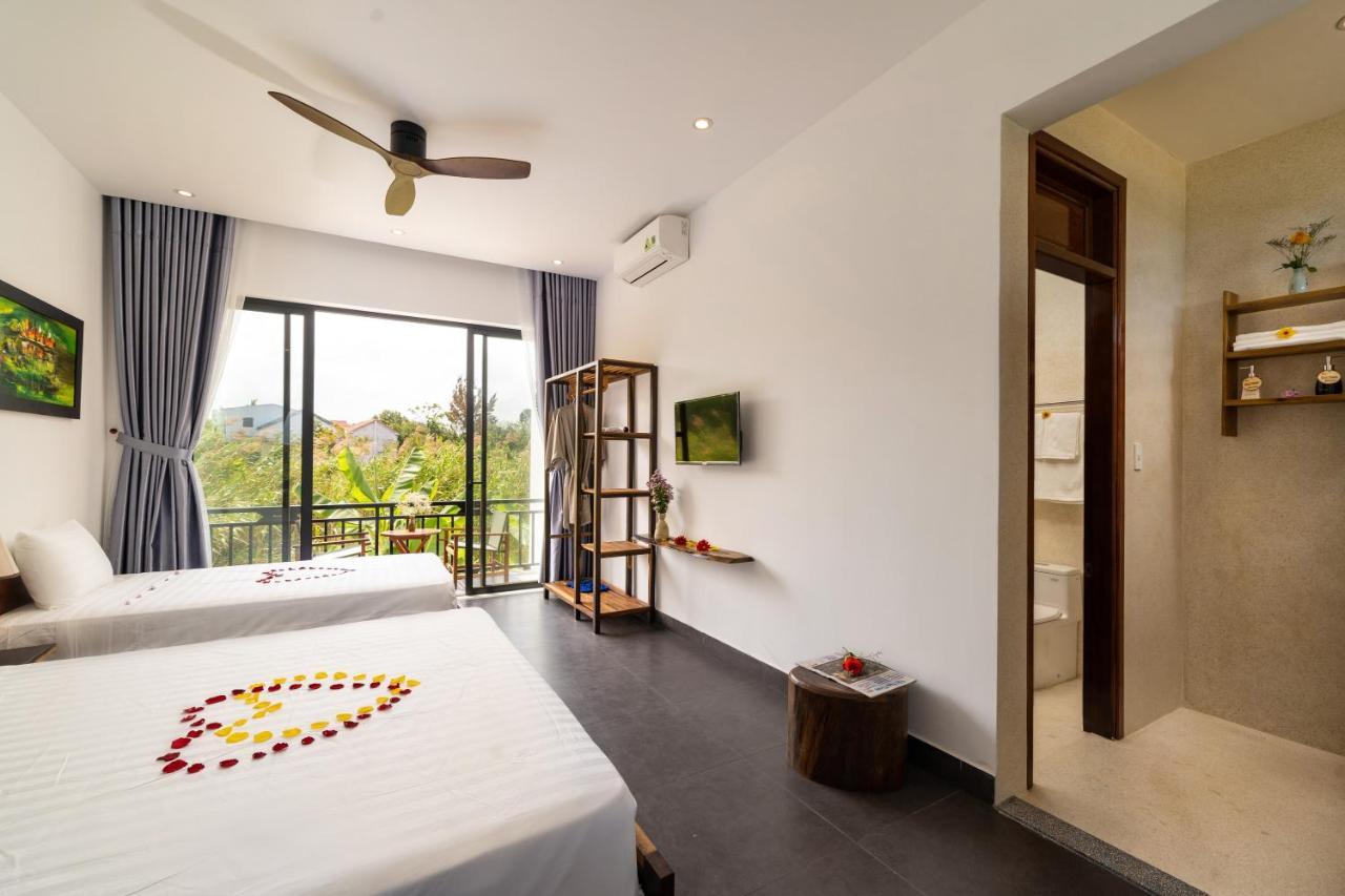 The Boathouse Riverside Homestay *