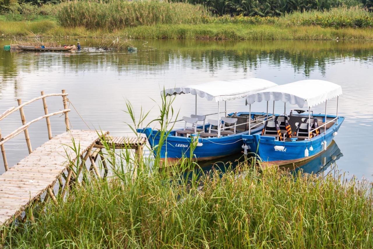 The Boathouse Riverside Homestay *